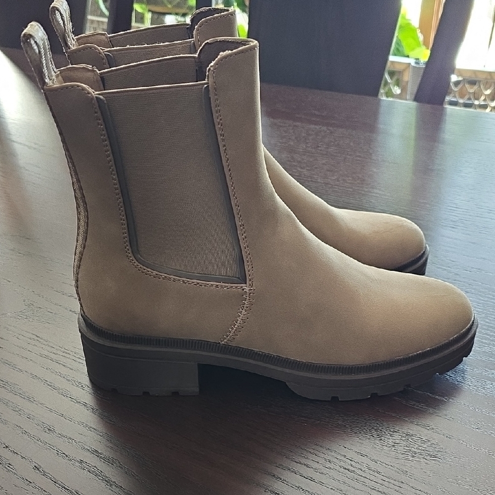 Women's Tan Rocket Dog Chelsea Boots